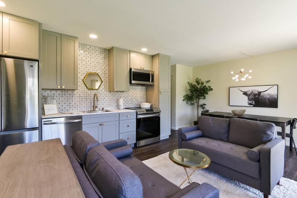 Sparkling Designer 3 Bed Suite By Taneycomo برانسون المظهر الخارجي الصورة