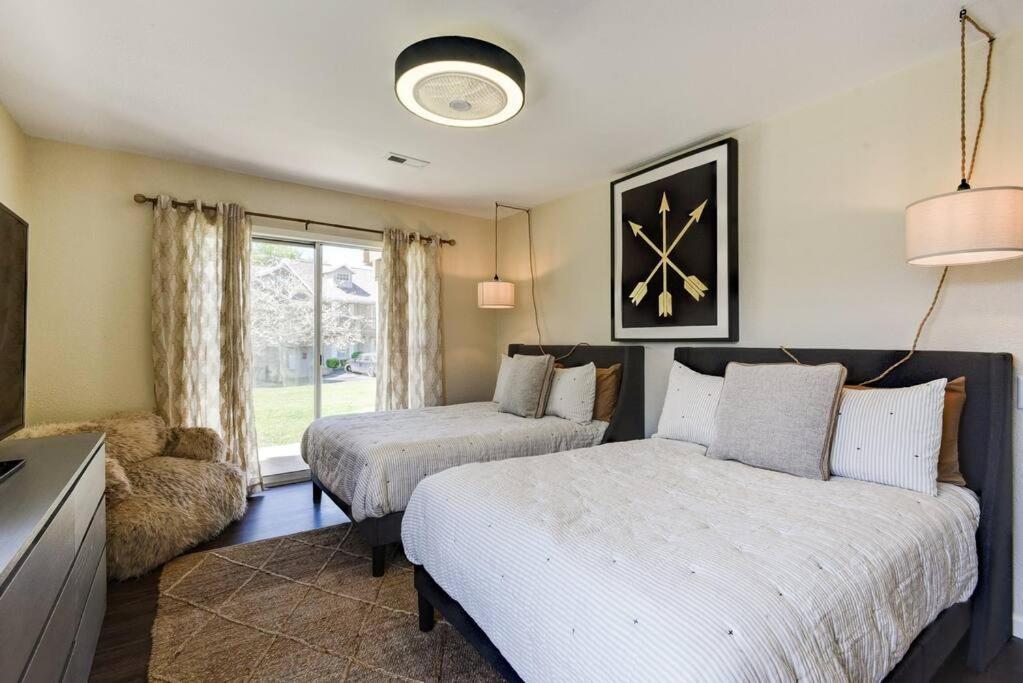 Sparkling Designer 3 Bed Suite By Taneycomo برانسون المظهر الخارجي الصورة
