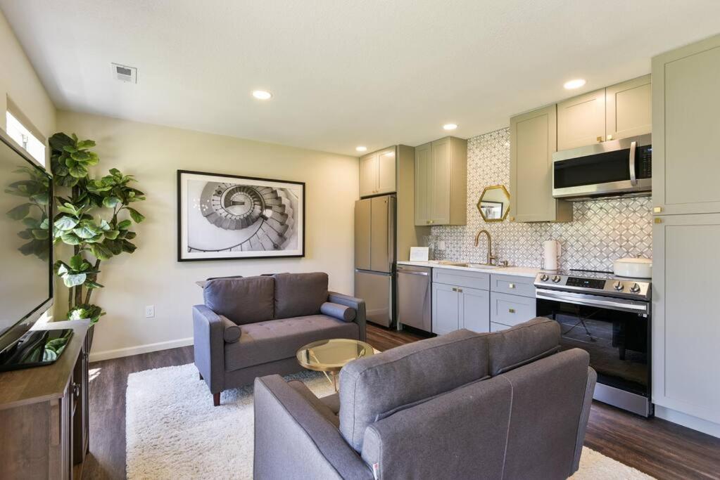 Sparkling Designer 3 Bed Suite By Taneycomo برانسون المظهر الخارجي الصورة